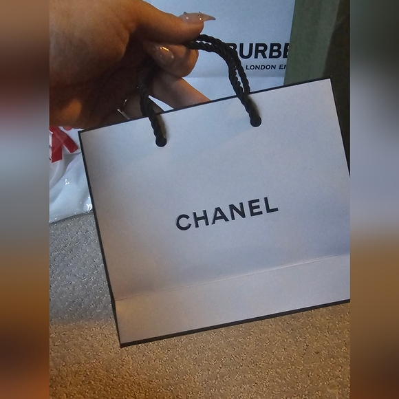 Mini Chanel Paper Giftbag - Picture 1 of 5